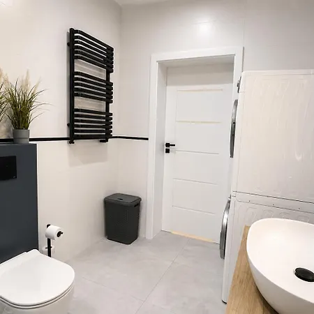 Serce Kotliny Kłodzkiej - 54m2 - 3 Pokoje, Balkon, Ogródek Apartament